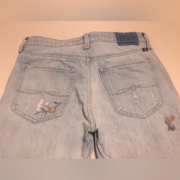 Lucky Brand Stonewashed Denim Jeans with Rips and Embroidered details Size 24 - Picture 13 of 14